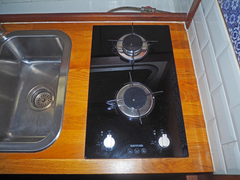 Cabin en avant, Hébergements